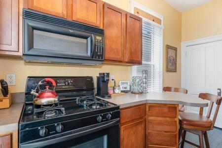 Beautiful Downstairs 1Bed 1Bth Charmer- Pet Friendly مدينة ميتشيغان المظهر الخارجي الصورة