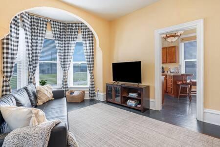 Beautiful Downstairs 1Bed 1Bth Charmer- Pet Friendly مدينة ميتشيغان المظهر الخارجي الصورة