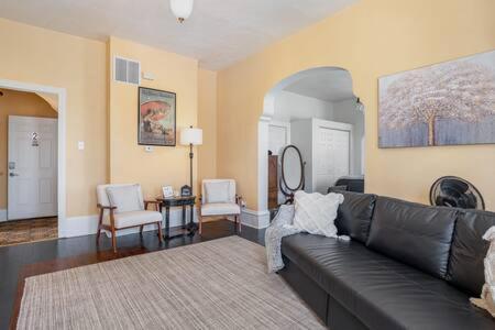 Beautiful Downstairs 1Bed 1Bth Charmer- Pet Friendly مدينة ميتشيغان المظهر الخارجي الصورة